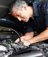 Reparieren des Kabelbruchs im Kabelbaum eines Autos