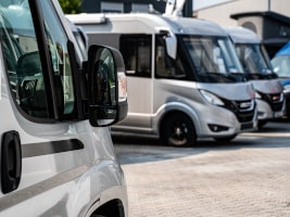 Wohnmobil zur Gasprüfung in der Werkstatt